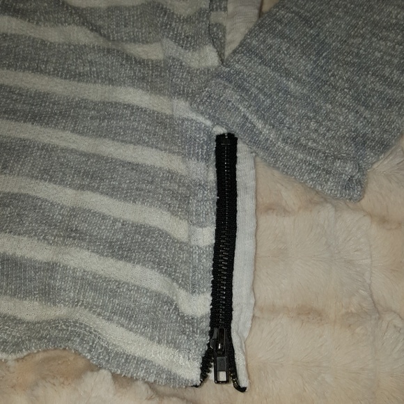 🔴BOGO🔴 BOYS HOODED TOP WITH SIDE ZIPPERS - Picture 6 of 7